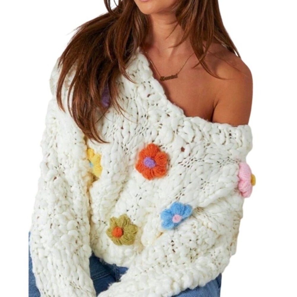 New Beginning Boutique Bruno Multi Flower Sweater S/M Cream Chunky Knit 3D